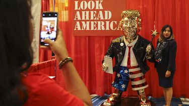 Trump es la fuerza dominante en conferencia de la derecha