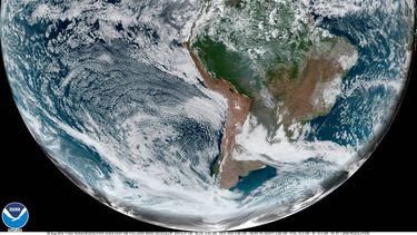 Pronostican temporada de huracanes más activa en Atlántico