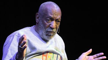modelo que dice cosby la drogo se reune con detectives