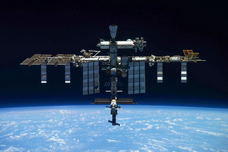 La Estación Espacial Internacional vista desde la nave rusa Soyuz MS-19, el 30 de marzo del 2022. Foto entregada por Roscosmos (Roscosmos via AP)