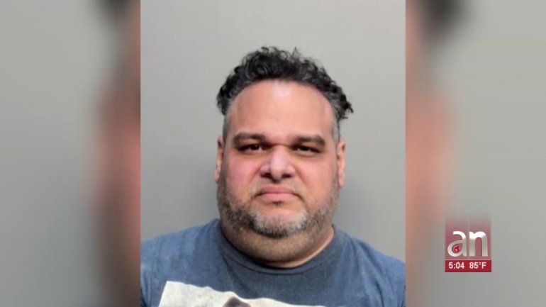 Continúa tras las rejas un hombre hispano de Miami, acusado de posesión y distribución en Facebook de pornografía infantil