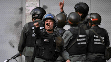 sebin interroga a un septimo vigilante de la embajada espanola