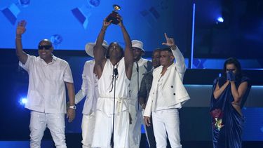 el himno de los manifestantes del 11j en cuba se alza con la cancion del ano en los grammy latino