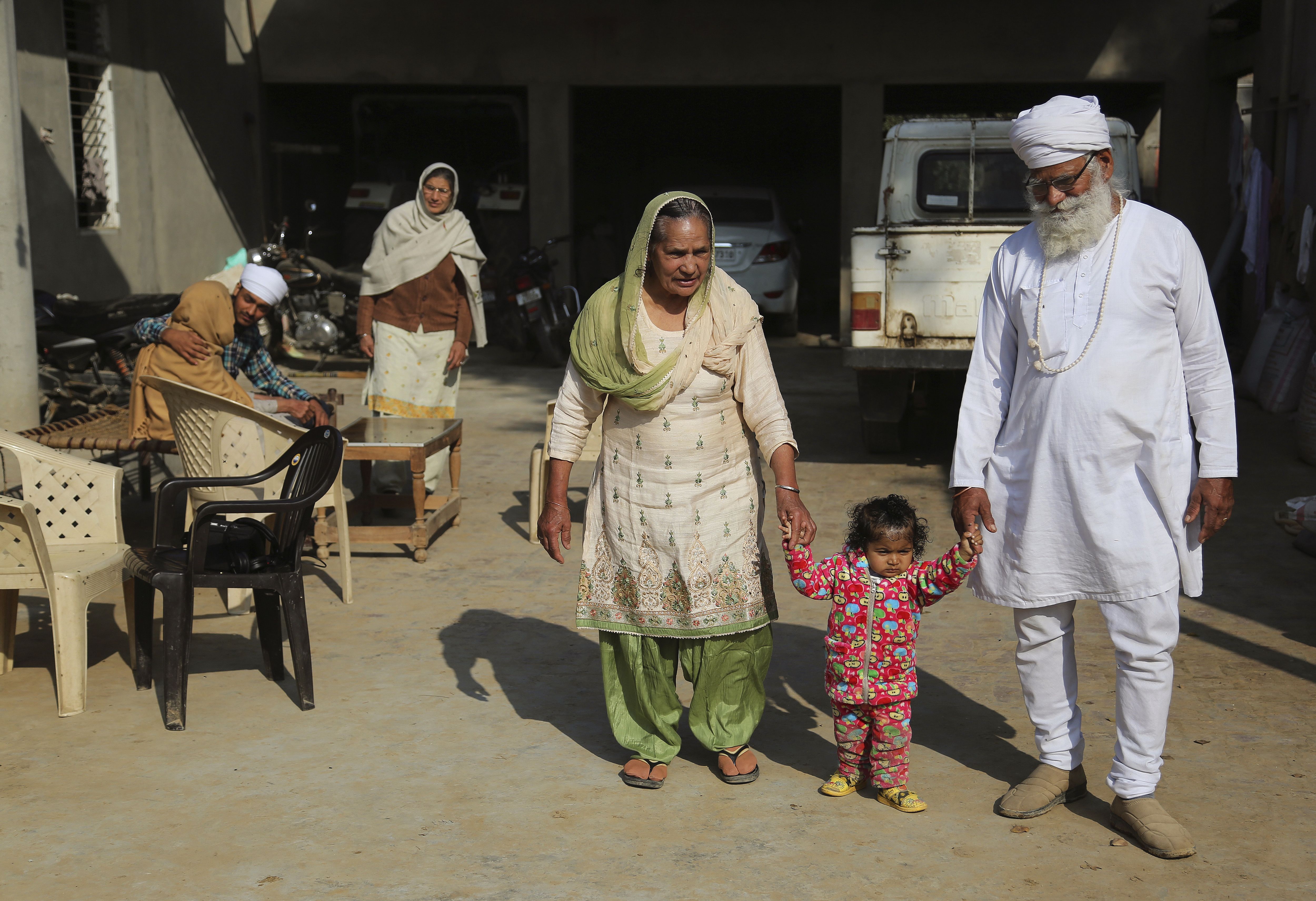 Mujeres de hasta 70 años dan a luz en la India