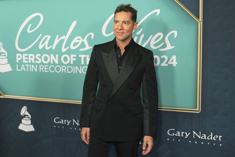 David Bisbal llega a la ceremonia en honor a la Persona del Año de la Academia Latina de la Grabación el miércoles 13 de noviembre de 2024, en Miami Beach, Florida. (Foto AP/Lynne Sladky)