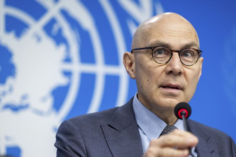 ARCHIVO - El Alto Comisionado de Naciones Unidas para los Derechos Humanos, Volker Türk habla durante una conferencia de prensa en la sede europea de Naciones Unidas en Ginebra, Suiza, el miércoles 12 de febrero de 2025. (Martial Trezzini/Keystone via AP, Archivo)