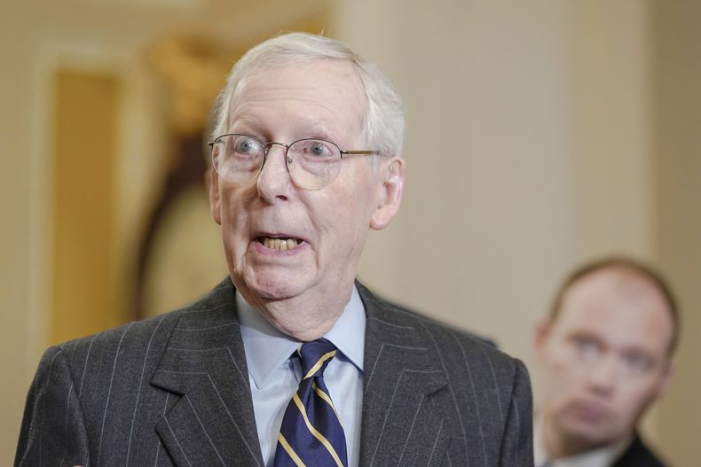 El líder de la minoría en el Senado, el republicano Mitch McConnell, habla en una conferencia de prensa en el Capitolio el miércoles 17 de enero de 2024, en Washington. (AP Foto/Mariam Zuhaib)