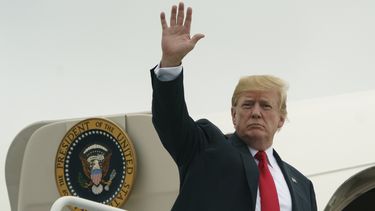 Trump regresa a antigua retórica en pesquisa sobre Rusia