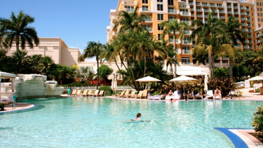 cubanos desembarcan en las inmediaciones de un lujoso hotel de miami