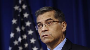 Biden elige a Xavier Becerra como secretario de Salud