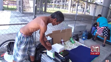 trabajadores sociales de miami salen a las calles a atender a los desamparados por el coronavirus
