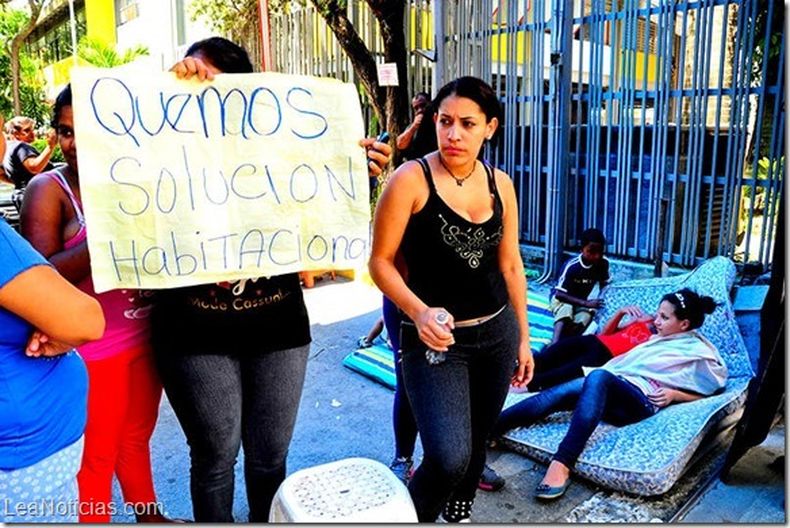 Estas personas dicen que es difícil llenar el vacío que dejo Chávez al morir en 2013. ?Apoyamos a la revolución, pero pienso que hay algo que está quebrantado allí, que está fracturado que se debería de fortalecer me imagino que dentro de los ministerios