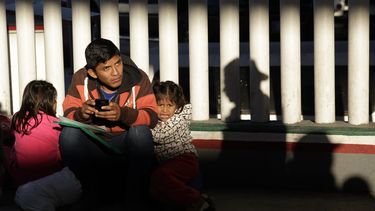 Pentágono busca base para albergar a 5.000 niños migrantes