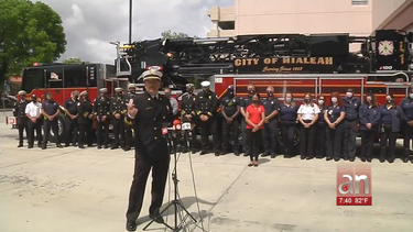 hialeah presenta su nuevo camion de bomberos