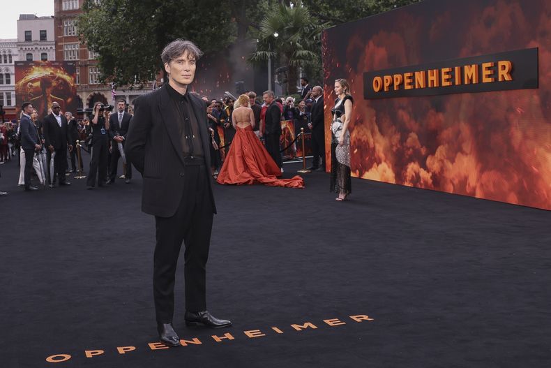 Cillian Murphy posa a su llegada al estreno de la película Oppenheimer el jueves 13 de julio de 2023 en Londres. (Vianney Le Caer/Invision/AP)