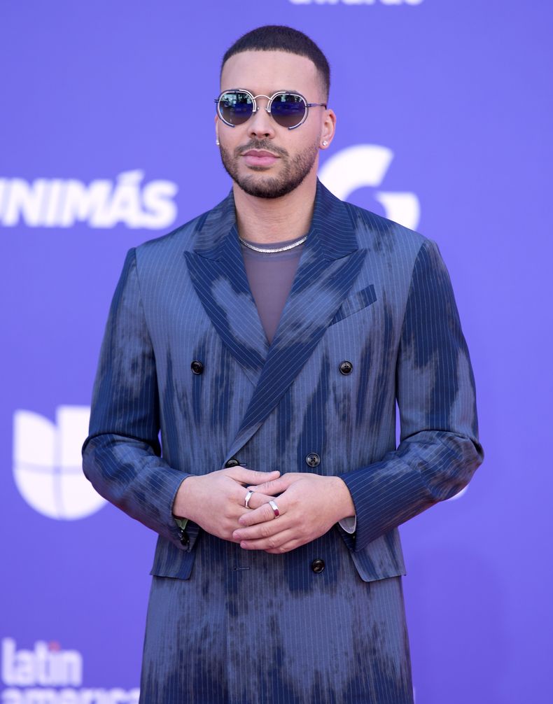 ARCHIVO - Prince Royce llega a los Premios Latin AMAs el jueves 20 de abril de 2023, en la Arena MGM Grand Garden en Las Vegas. Prince Royce lanzó su álbum Llamada perdida el 16 de febrero de 2024. (Foto AP/John Locher. archivo)