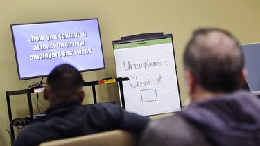 Disminuyen solicitudes de ayuda por desempleo en EEUU