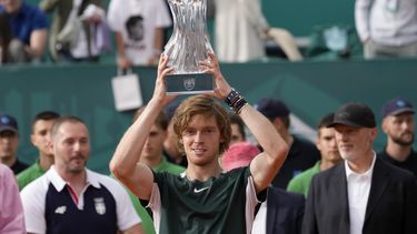 Andrey Rublev supera a Djokovic y gana Abierto de Serbia