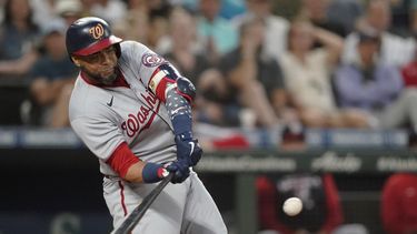 Fuente AP: Padres acuerdan con Nelson Cruz por un año