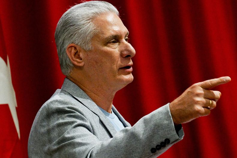 ARCHIVO - El presidente cubano Miguel Díaz-Canel pronuncia un discurso en el Palacio de Convenciones de La Habana, Cuba, el 20 de marzo de 2026. (Adalberto Roque/Pool Foto vía AP, Archivo)