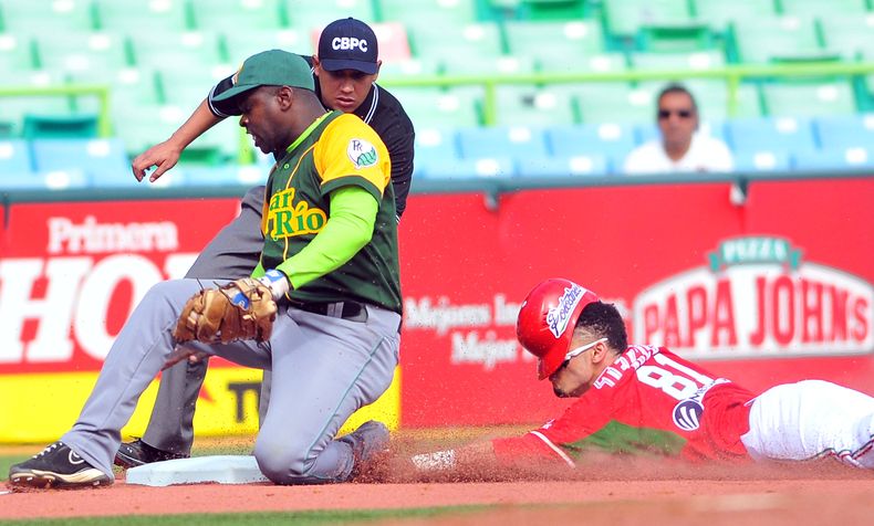 Tomateros de Mexico contra Pinar del Rio Cuba en su primer enfrentamiento. La jugada en tercera base abrió las puertas de la primera carrera mexicana.