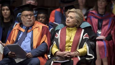 Clinton censura posturas de Trump sobre Irán y Norcorea