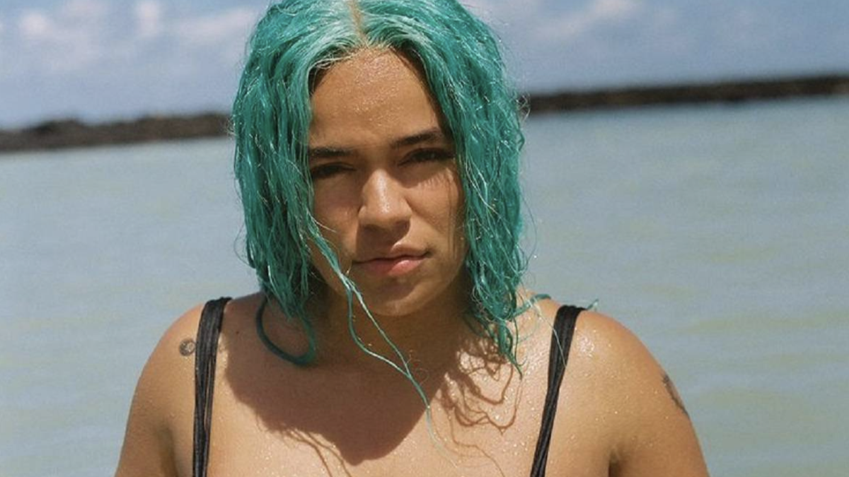 La foto sexy de Karol G luciendo una tanga negra que le deja casi ocho