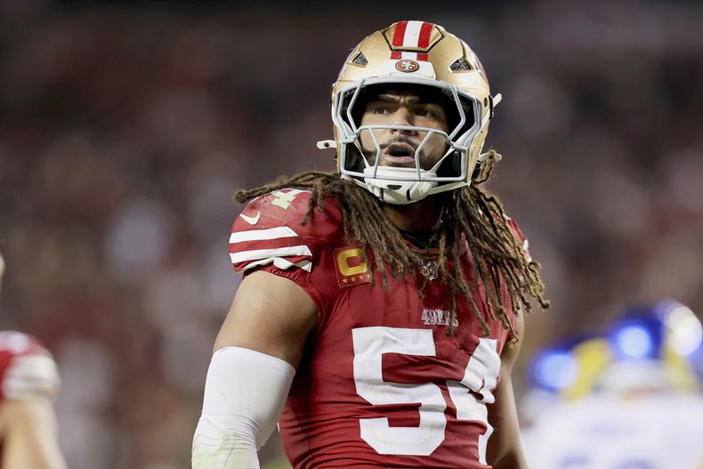ARCHIVO - Foto del 12 de diciembre del 2024, el linebacker de los 49ers de San Francisco Fred Warner en el encuentro ante los Rams de Los Ángeles. (AP Foto/Scot Tucker, Archivo)