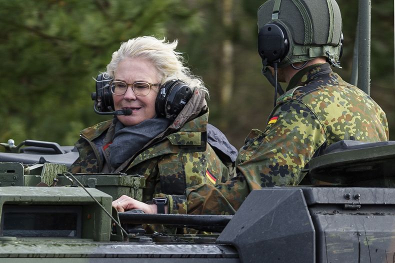 EUR-GEN ALEMANIA-MINISTRA-RENUNCIA