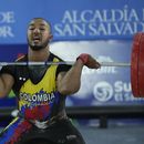 Jhor Moreno, de Colombia, compite en la categoria de los 96 kilogramos del levantamiento de pesas en los Juegos Centroamericanos y del Caribe en San Salvador, el lunes 26 de junio de 2023 (AP Foto/Arnulfo Franco)