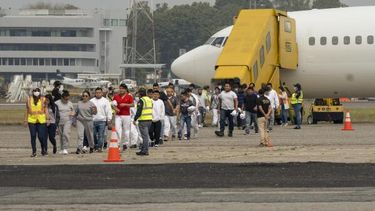 Aterriza en Costa Rica un avión proveniente de Estados Unidos con 135 deportados de diferentes nacionalidades