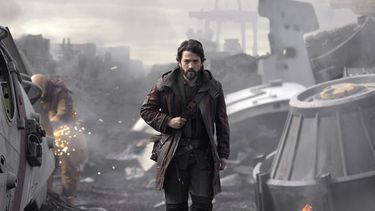 ARCHIVO - En esta imagen proporcionada por Lucasfilm Ltd. Diego Luna como Cassian Andor de Andor. (Lucasfilm Ltd./Disney+ vía AP)