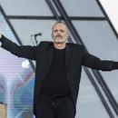 ARCHIVO - El astro español Miguel Bosé durante su presentación en RiseUp As One en Cross Border Xpress en San Diego el 15 de octubre de 2016. Bosé escribió en su cuenta de Instagram El 21 de agosto de 2023 que un grupo de asaltantes armados irrumpió el viernes 18 de agosto en su casa en la Ciudad de México y lo ataron a él, a sus dos hijos y al personal doméstico por más de dos horas mientras saqueaban su hogar. (Foto Alan Hess/Invision/AP, archivo)