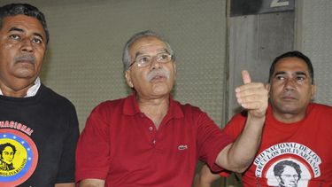 americateve | En el oficialismo hay un conflicto entre autoridades y corrientes que llevan a la descalificación y a amenazas de expulsión. ¿Quiénes son los infiltrados? Diosdado Cabello identifica a ?gerentes escuálidos?, aunque no dice nombres; acusa a los miembros de