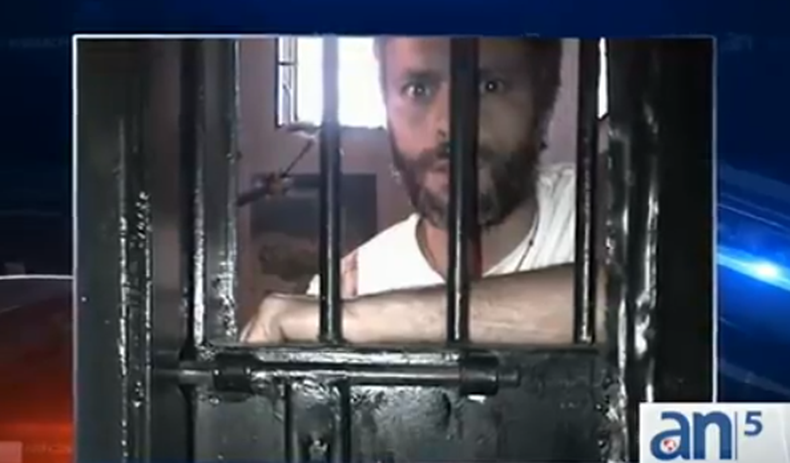 Por tercera vez se presenta Leopoldo López en un tribunal de Caracas para participar en una nueva audiencia del juicio en su contra. Hasta el momento no le han permitido a la defensa presentar las pruebas que confirmarían la inocencia del dirigente oposit