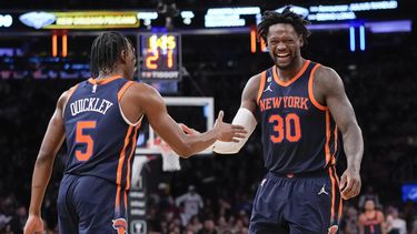 Knicks apalean a Pelicans y honran a equipo de 1973