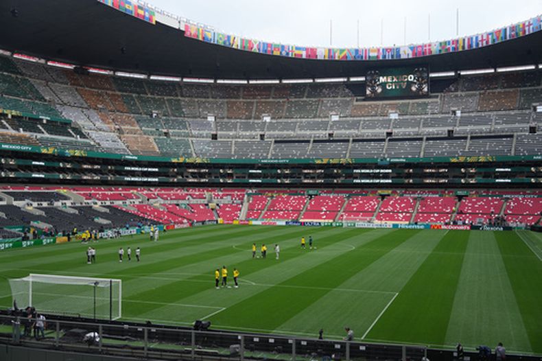 La selección de Sudáfrica reconoce la cancha del Estadio Azteca el miércoles 10 de junio de 2026, un día antes de la inauguración del Mundial (AP Foto/Eduardo Verdugo)