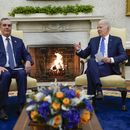 El presidente de Estados Unidos, Joe Biden, se reúne con su homólogo de República Dominicana, Luis Abinader, en la Oficina Oval, en la Casa Blanca, Washington, el 2 de noviembre de 2023. (AP Foto/Evan Vucci)