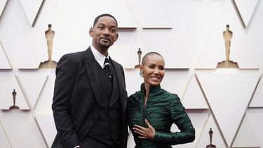 ARCHIVO - Will Smith, izquierda, y Jada Pinkett Smith llegan a los Oscar el 27 de marzo de 2022 en el Teatro Dolby de Los Ángeles. Pinkett Smith y su esposo Will Smith han tenido vidas completamente separadas desde 2016, dijo Pinkett Smith en una entrevista con Hoda Kotb. (Foto AP/Jae C. Hong, archivo)