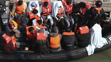 GBretaña propone enviar a isla a solicitantes de asilo