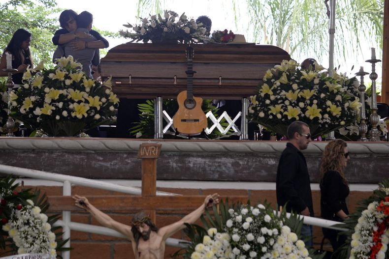 ESP-MUS_JOAN_SEBASTIAN-FUNERAL-4.jpg