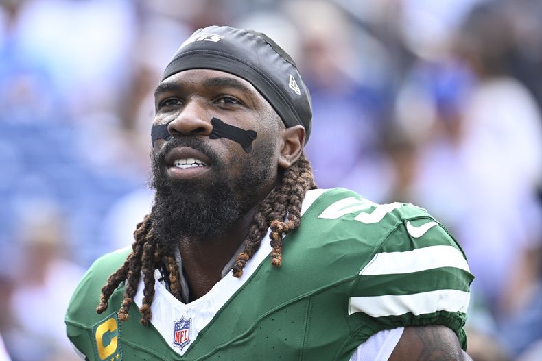 ARCHIVO - Foto del 15 de septiembre del 2024, el linebacker de los Jets de Nueva York C.J. Mosley en el encuentro ante los Titans de Tennessee. (AP Foto/John Amis, Archivo)