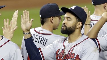 Kemp batea dos jonrones en victoria de Bravos sobre Marlins