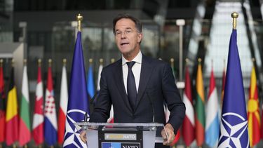 El secretario general de la OTAN, Mark Rutte, hace una declaración tras reunirse con una delegación surcoreana de alto nivel en la sede de la OTAN en Bruselas el lunes 28 de octubre de 2024. (AP Foto/Virginia Mayo)