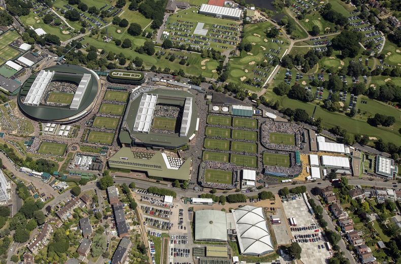 ARCHIVO - Vista aérea del All England Tennis Club durante el torneo de Wimbledon, el 8 de julio de 2019. (Thomas Lovelock/AELTC vía AP, Pool)