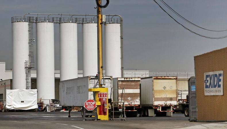 ARCHIVO - Esta fotografía de archivo del 10 de marzo de 2015 muestra la planta de reciclaje de baterías de Exide Technologies en Vernon, California (AP Foto/Nick Ut, Archivo)