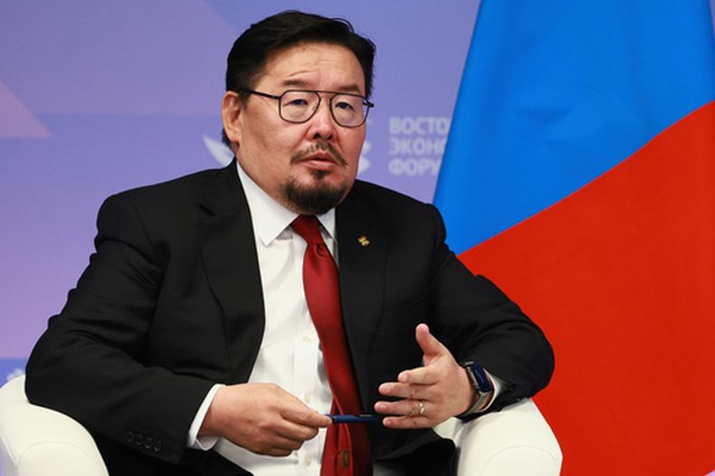 El primer ministro de Mongolia Gombojavyn Zandanshatar durante un encuentro con el presidente ruso Vladímir Putin en el marco del Foro Económico del Este, el 4 de septiembre de 2025, en Vladivostok, Rusia. (Vladimir Smirnov, Sputnik, Kremlin Pool Photo vía AP, Archivo)