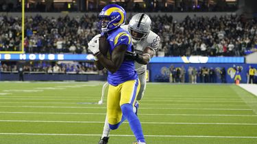 Rams y Mayfield logran triunfo por 17-16 sobre Raiders