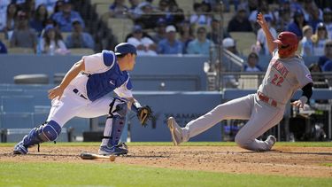 Freeman pega 4 hits y Dodgers concretan barrida sobre Rojos