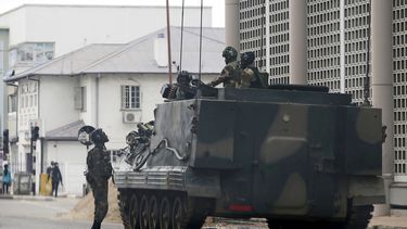 Trump podría ver destitución de Mugabe en Zimbabue
